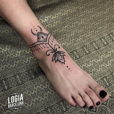 Tatuajes para mujeres en el pie